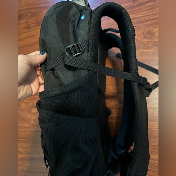 REI Trail 25 Hiking Backpack *like new* - Picture 4 of 5